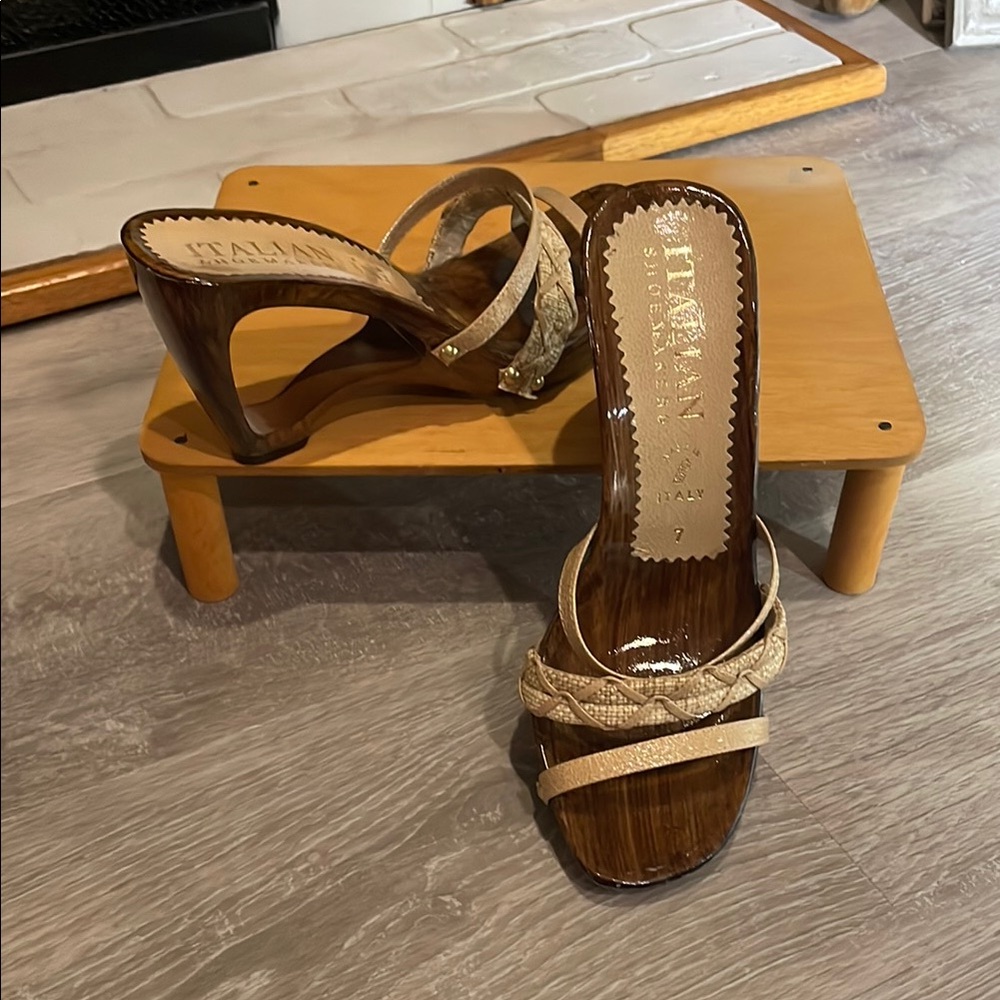 Italian Shoemakers Tan Brown Heels with Kitten Heel